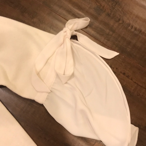 🦋LOFT  Bell Sleeve - Picture 6 of 6